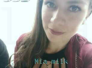 Mia_milk
